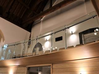 Glass balustrades and mezzanine floor in church , Ion Glass Ion Glass Pasillos, vestíbulos y escaleras de estilo minimalista Vidrio