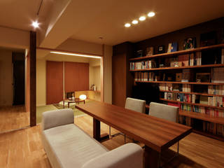 谷六の家, 無二建築設計事務所 無二建築設計事務所 Living room Solid Wood Multicolored