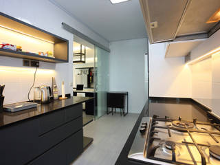 Resale HDB in Monochromatic Style Full of Personality!, Monoloft Monoloft Built-in kitchens Grey