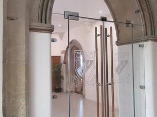 Secure glass doors in heritage environment , Ion Glass Ion Glass Espacios comerciales Vidrio