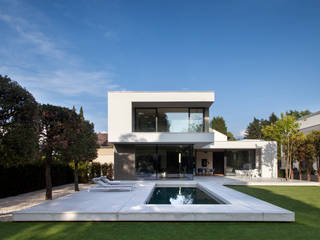 Villa M, FFM-ARCHITEKTEN. Tovar + Tovar PartGmbB FFM-ARCHITEKTEN. Tovar + Tovar PartGmbB مسبح حديقة أسمنت