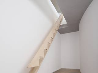 Klapptreppe Zwischenebene, raumvonwert GmbH raumvonwert GmbH Escaleras