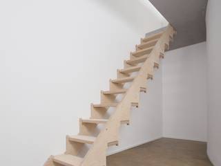 Klapptreppe Zwischenebene, raumvonwert GmbH raumvonwert GmbH Escaleras