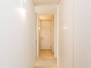 Apartamento totalmente remodelado em Lisboa, HOUSE PHOTO HOUSE PHOTO Eclectic style corridor, hallway & stairs