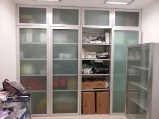 Closet de aluminio y vidrio con entrepaños, De Todo En Aluminio De Todo En Aluminio Windows & doors Doors Glass