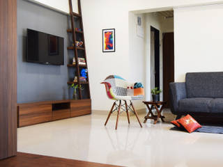 A compact apartment interior, unTAG Architecture and Interiors unTAG Architecture and Interiors Soggiorno minimalista
