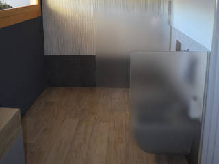 VELATURE DI GRIGIO, INDACO DESIGN INDACO DESIGN Moderne Badezimmer