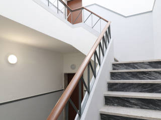 Reabilitação na Rua Almeida Garrett, Setúbal, A+Architecture CIC A+Architecture CIC Stairs