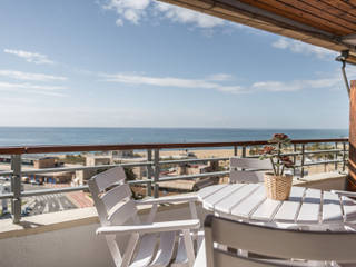 Apartamento frente al mar, Silvia R. Mallafré Silvia R. Mallafré Balcony Wood Wood effect