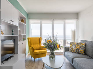 Apartamento frente al mar, Silvia R. Mallafré Silvia R. Mallafré Salas de estilo mediterraneo Madera Acabado en madera