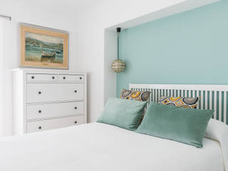 Apartamento frente al mar, Silvia R. Mallafré Silvia R. Mallafré Mediterranean style bedroom Wood Turquoise