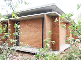 SubPost-Office and Ration Shop, imago auroville imago auroville Tropical style houses