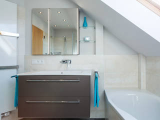 ARCHITEKTUR TRIFFT RAUMSPARKONZEPT, Bagno Badstudio Mainz OHG Bagno Badstudio Mainz OHG Moderne Badezimmer