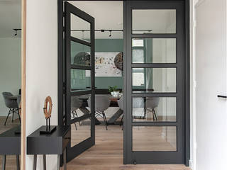 Sfeervolle 2 onder 1 kap Heiloo, Lifs Interior Design Lifs Interior Design Modern Corridor, Hallway and Staircase