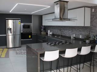 Cocina modelo Vetra, INTERNATIONAL KITCHENS INTERNATIONAL KITCHENS Modern kitchen Quartz