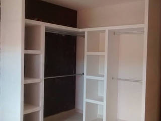 Estructura de Closet y Vestidores, Muroblock de Durango Muroblock de Durango ミニマルデザインの ドレッシングルーム