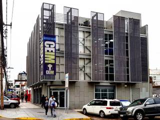 Edificio de oficinas Ramirez, Iquique, Yañez y Muñoz Arquitectos Yañez y Muñoz Arquitectos Kunststofffenster Aluminium/Zink