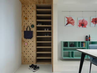 Dr. Yang案 | 鞋櫃 有隅空間規劃所 Eclectic corridor, hallway & stairs Plywood