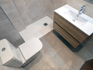 Reforma de cuarto de baño en Montcada i Reixac, Grupo Inventia Grupo Inventia Moderne Badezimmer Fliesen