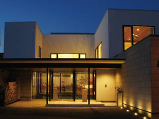 H House in Sapporo, HOKUTO DESIGN OFFICE HOKUTO DESIGN OFFICE Casas familiares