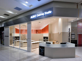 ABC Cooking Studio Nagoya Dome, KITZ.CO.LTD KITZ.CO.LTD Commercial spaces Aluminio/Cinc Naranja