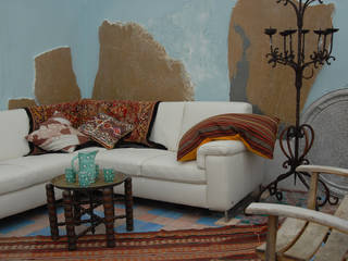 Living Room on the Terrace ARTE DELL'ABITARE Balkon, Beranda & Teras Klasik Multicolored Accessories & decoration