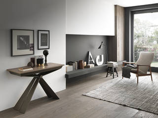 Consolle design che diventa tavolo da 12 persone! , Mobili a Colori Mobili a Colori 现代客厅設計點子、靈感 & 圖片 複合木地板 Wood effect