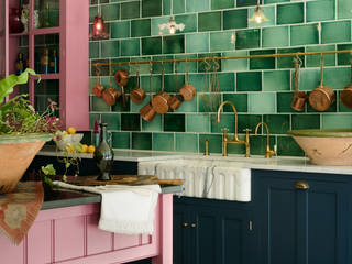 The Bond Street Classic Showroom by deVOL, deVOL Kitchens deVOL Kitchens Ausgefallene Küchen Massivholz Pink