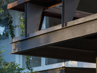 ATELIER ABERTO | Varanda Goitacaz, Atelier Aberto Arquitetura Atelier Aberto Arquitetura Balcony Solid Wood Multicolored