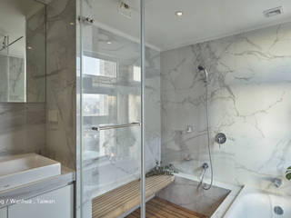淋浴空間設有坐板 SECONDstudio Modern style bathrooms