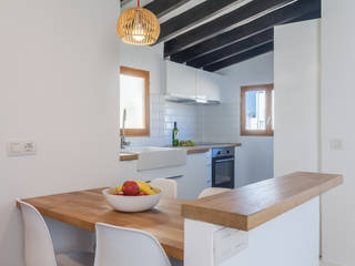 Atico en Palma, Fiol arquitectes Fiol arquitectes Small kitchens