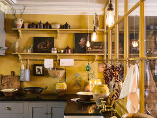 The Bond Street Shaker Showroom by deVOL, deVOL Kitchens deVOL Kitchens مطبخ خشب متين Multicolored