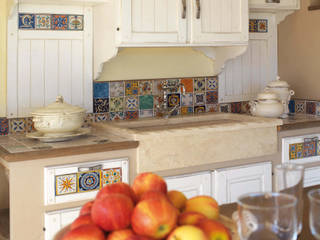 Cucina in muratura stile country chic, realizzazione su misura , Mobili a Colori Mobili a Colori Cozinhas embutidas Madeira maciça Branco