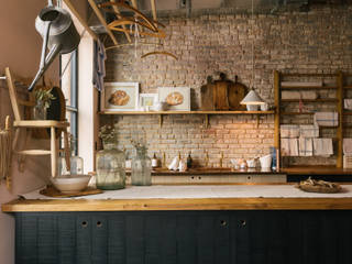 The Potting Shed in Manhattan by deVOL, deVOL Kitchens deVOL Kitchens Cucina in stile rustico Legno massello