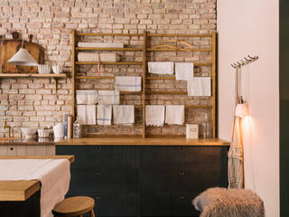 An Amazing Potting Shed Project by deVOL, deVOL Kitchens deVOL Kitchens Rustic style kitchen Solid Wood