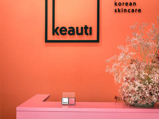 KEAUTI - Kosmetik Shop , CONSCIOUS DESIGN - Interiors by Nicoletta Zarattini CONSCIOUS DESIGN - Interiors by Nicoletta Zarattini Commercial spaces Pink