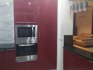 Kitchen at Faridabad, Grey-Woods Grey-Woods Moderne Küchen Holzwerkstoff Rot