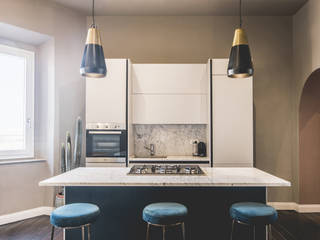 The Glam Apartment, MODO Architettura MODO Architettura Modern style kitchen