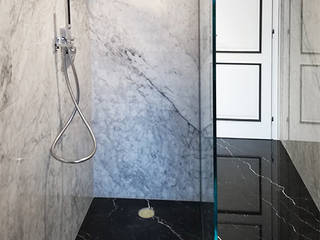 Bagno in Marmo Bianco di Carrara e Nero Marquinia, Canalmarmi e Graniti snc Canalmarmi e Graniti snc Classic style bathroom Marble