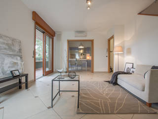 HOME STAGING di una VILLETTA A MILANO MARITTIMA, Mirna Casadei Home Staging Mirna Casadei Home Staging Nowoczesny salon