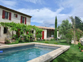 Margelles de piscine en pierre de Bourgogne, LE COMPTOIR DES PIERRES LE COMPTOIR DES PIERRES Modern pool Stone