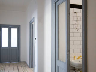 Casa CD, Manuela Tognoli Architettura Manuela Tognoli Architettura industrial style corridor, hallway & stairs