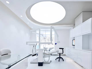 Same Day Dental Implants - Jumeirah, Splyce Interior Design Splyce Interior Design Nowoczesne domowe biuro i gabinet