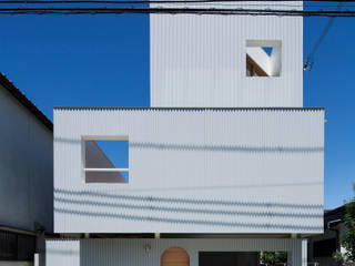 Here, There, Over there,, FUMIASO ARCHITECT & ASSOCIATES／ 阿曽芙実建築設計事務所 FUMIASO ARCHITECT & ASSOCIATES／ 阿曽芙実建築設計事務所 オリジナルな 家 金属