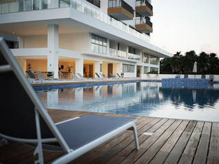 BREZZA TOWERS CANCUN, SINDO OUTDOOR SINDO OUTDOOR Minimalist pool Aluminium/Zinc