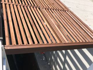 PERGOLA DE MADERA DE PINO TRATADA CON CCA, ENTINTADA Y SELLADA, palabeach palabeach Tejados planos Madera Acabado en madera