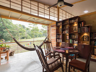 Casa Esparza, YUSO YUSO 트로피컬 거실 우드
