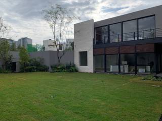 CASA JARDINES DEL PEDREGAL, TARRIBA DOMÍNGUEZ ARQUITECTOS TARRIBA DOMÍNGUEZ ARQUITECTOS Casas de estilo moderno