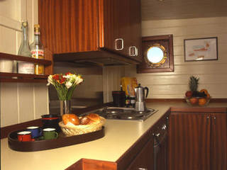 Rimorchiatore_V, Sabrina_Siviero Sabrina_Siviero Classic style kitchen