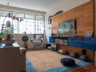 Apartamento Compacto com Feng Shui e Cor, Arquinovação - Projetos e Obras Arquinovação - Projetos e Obras Eclectic style living room Solid Wood Multicolored